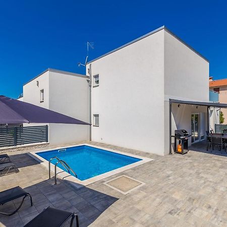 Holiday House Sunlight With Heated Pool マリンスカ エクステリア 写真