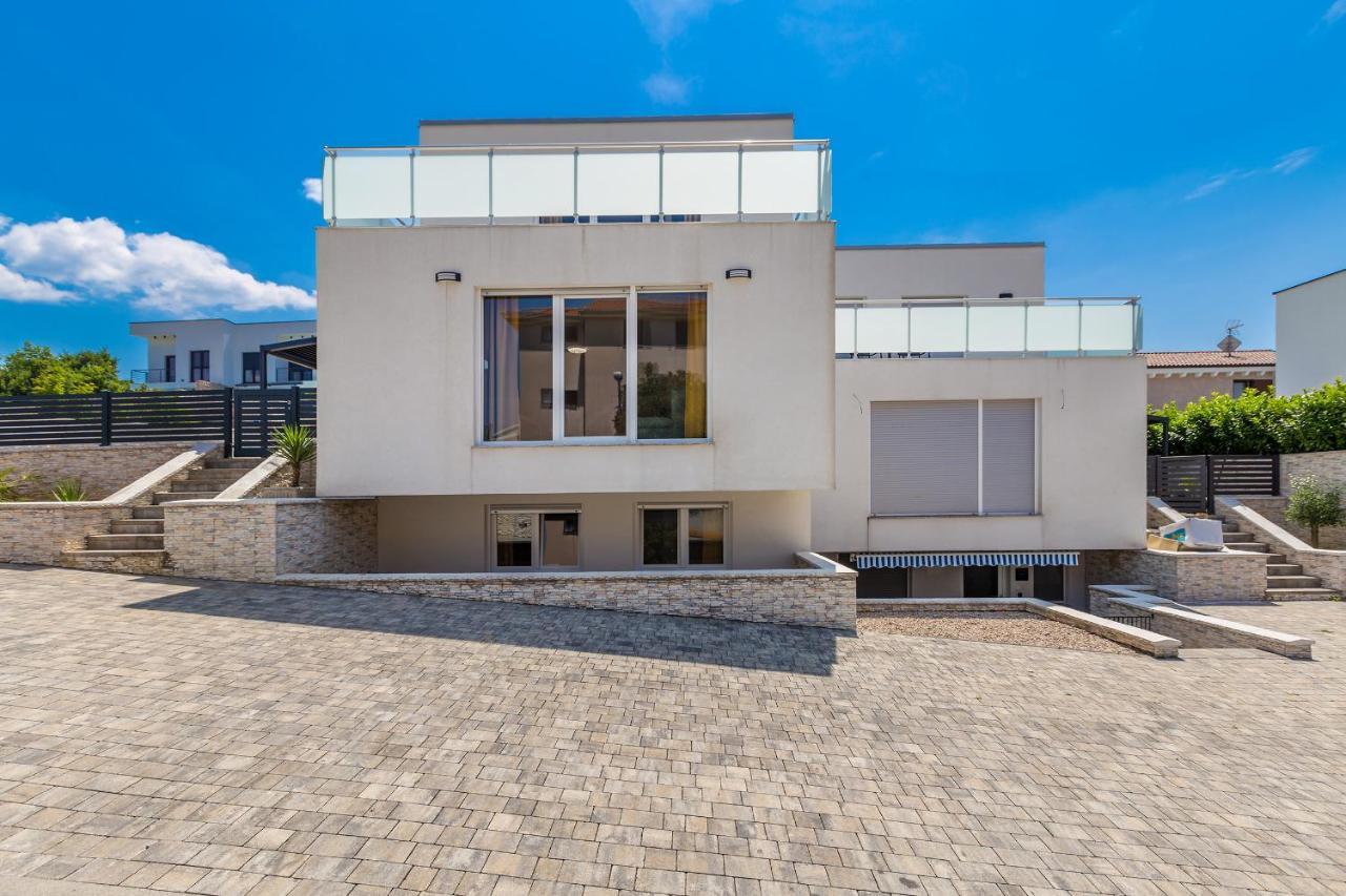 Holiday House Sunlight With Heated Pool マリンスカ エクステリア 写真