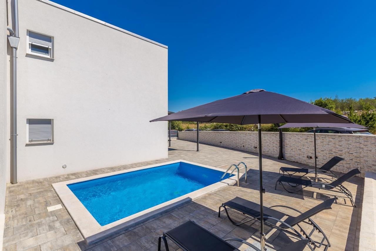 Holiday House Sunlight With Heated Pool マリンスカ エクステリア 写真