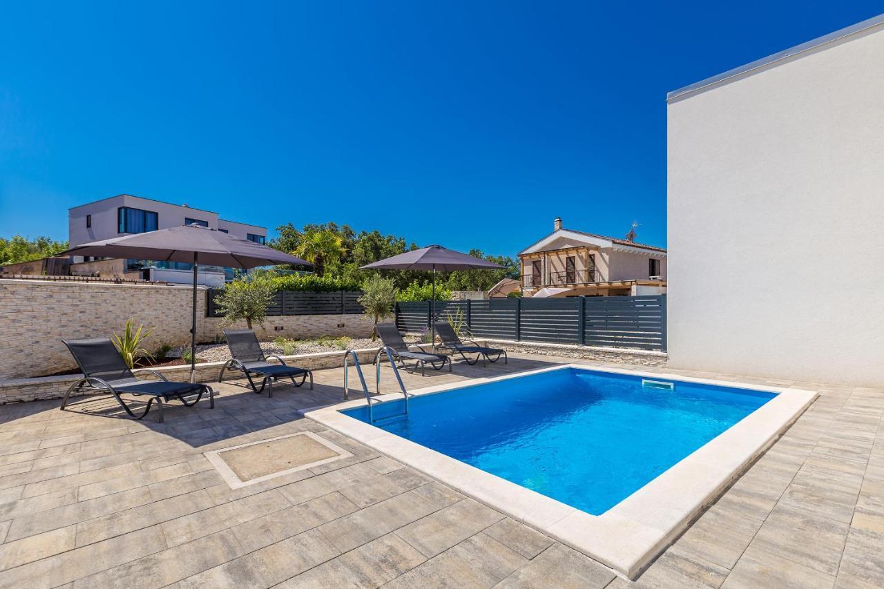Holiday House Sunlight With Heated Pool マリンスカ エクステリア 写真