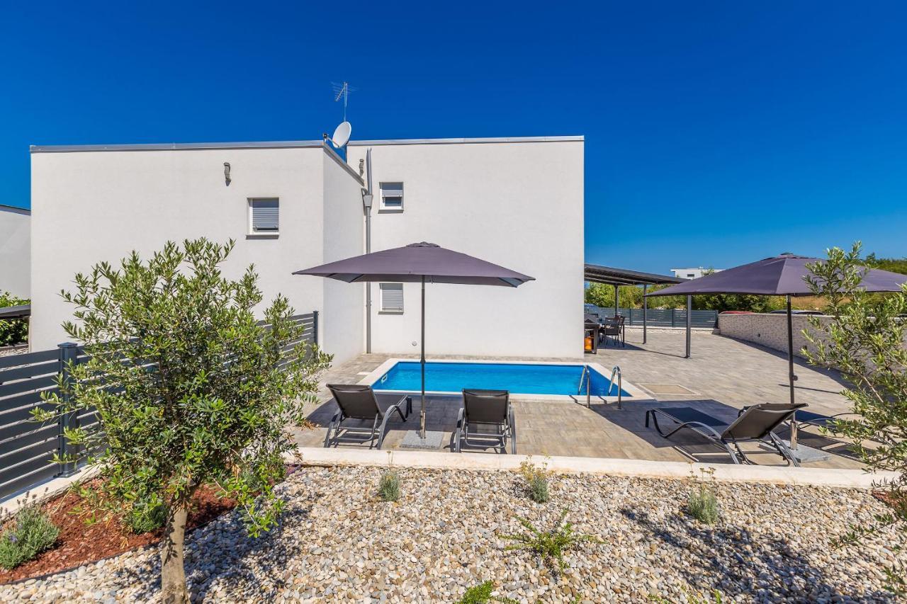 Holiday House Sunlight With Heated Pool マリンスカ エクステリア 写真